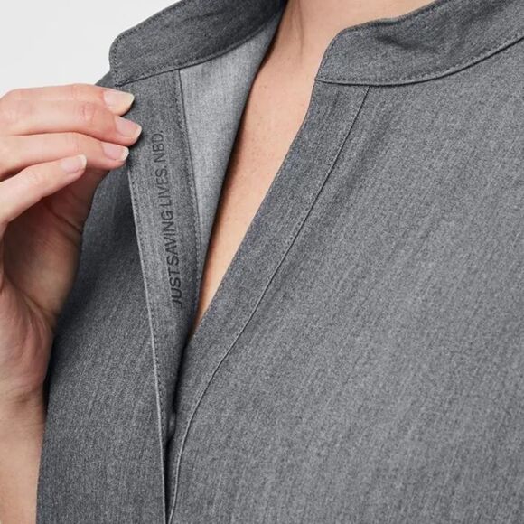 FIGS Rafaela Oversized Scrub Top Graphite Gray Women’s Size Medium - Picture 3 of 11